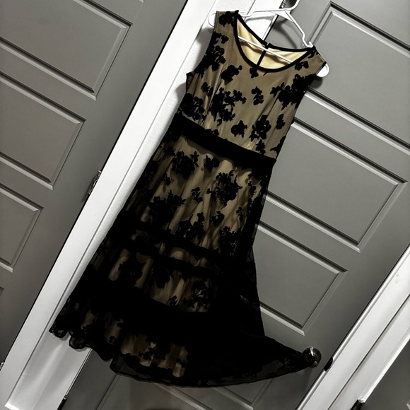 Black velvet midi dress, size M, with velour / velvet flowers - Picture 8 of 10